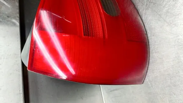 Luz trasera izquierda Audi A3 8L 8L0945257 image 4