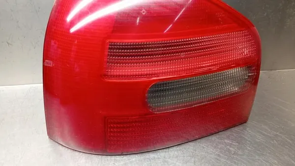 Luz trasera izquierda Audi A3 8L 8L0945257 image 5