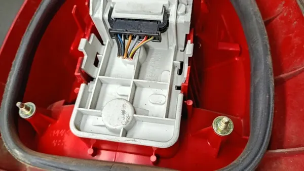 Luz trasera izquierda Audi A3 8L 8L0945257 image 9