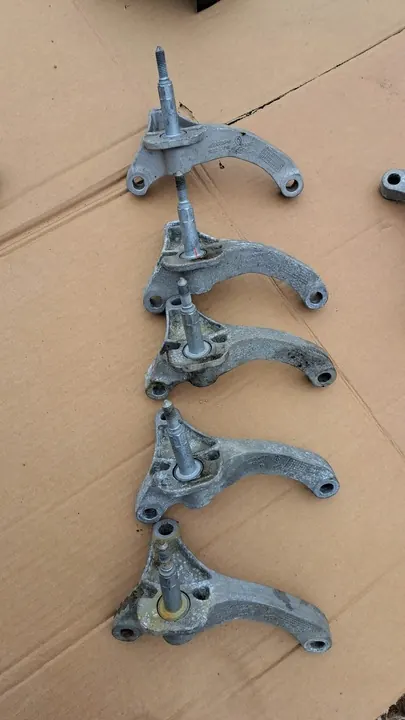 Renault Gearbox Mount 112531366R image 1