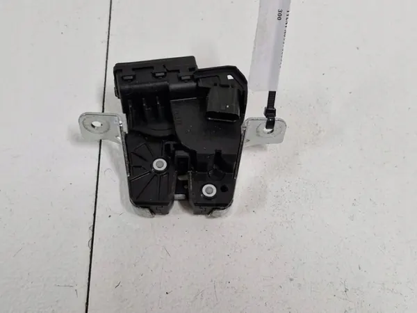 Mercedes-Benz W176 kofferbakslot OEM A0997400500 image 2