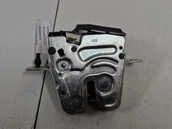 Mercedes-Benz W176 kofferbakslot OEM A0997400500 image 5