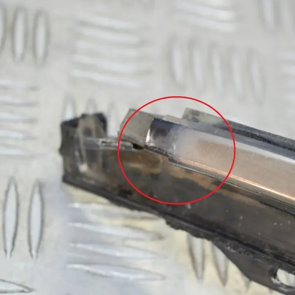 Mercedes-Benz SL R129 Windschutzscheibenabdeckung OEM 1296700022 image 5