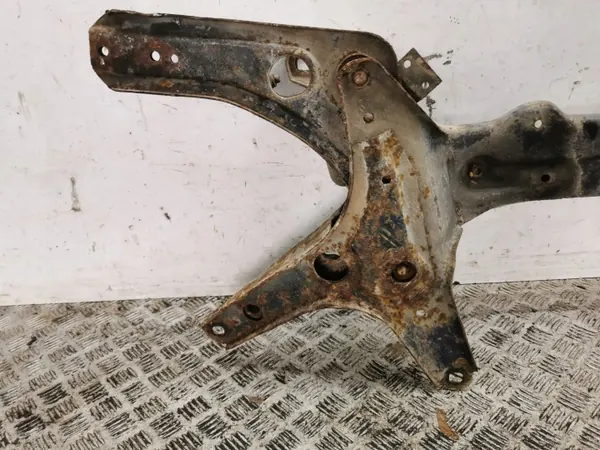 Ford Orion 1991 Subchassi dianteiro OEM AMD143553 image 4