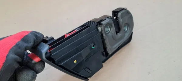 Mécanisme de verrouillage dossier Audi A5 8T OEM 8K9885681A image 6