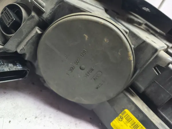 Oikea Xenon-ajovalo Volkswagen Passat CC Lift 8-12 OEM image 5