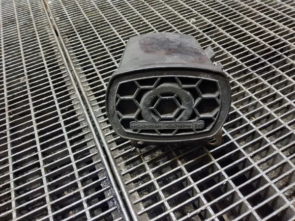 Filtro de carbón Suzuki Jimny 2005 OEM 81AA image 3