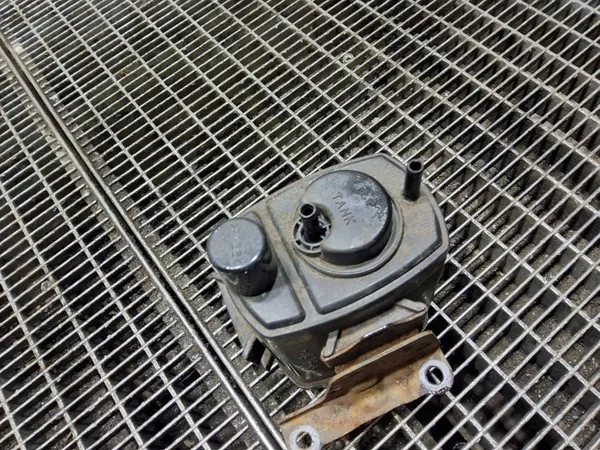 Filtro de carbón Suzuki Jimny 2005 OEM 81AA image 5