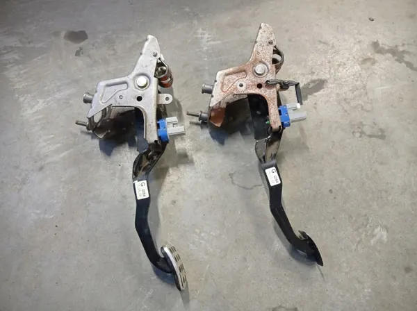 Pedal embraiagem Mazda OEM GDB4 para Mazda 6 GH image 2