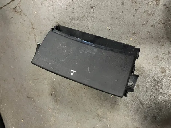 Cenicero Kia Ceed I OEM 84550-1H100 - Usado image 4