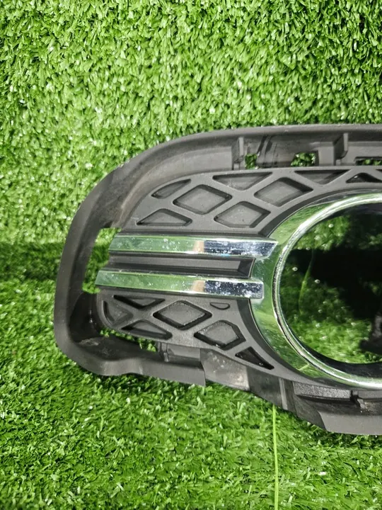 Rejilla de parachoques derecha Mercedes W204 A2048852323 image 2