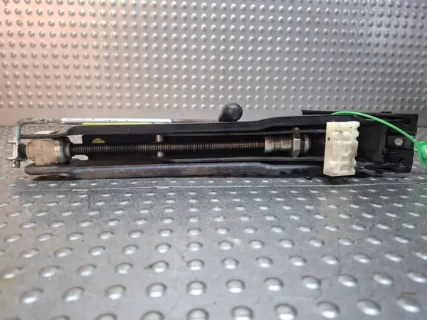 Cric de roue Mercedes OEM S26372976 - État utilisé image 5