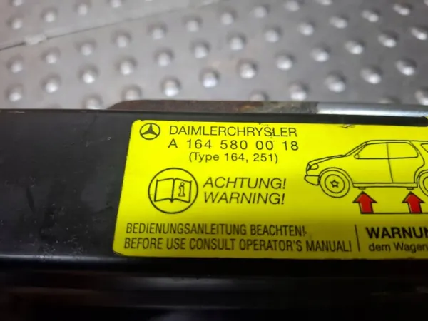 Cric de roue Mercedes OEM S26372976 - État utilisé image 6