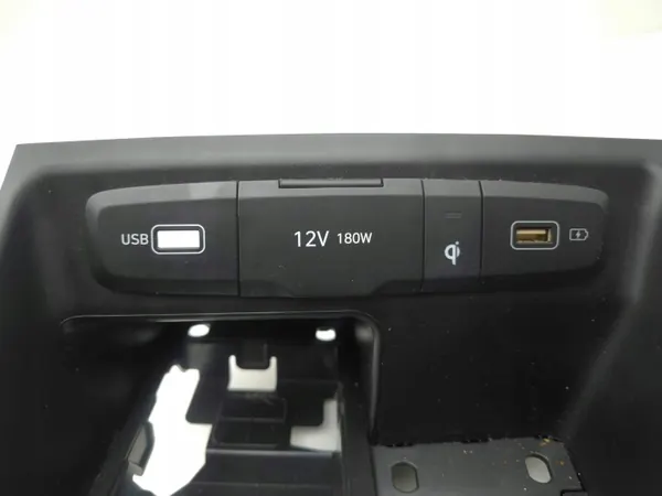 Tomada USB Hyundai Tucson OEM 84632N7703 - Usado image 4