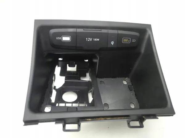 Tomada USB Hyundai Tucson OEM 84632N7703 - Usado image 5