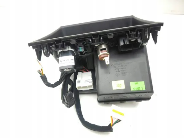 Tomada USB Hyundai Tucson OEM 84632N7703 - Usado image 7