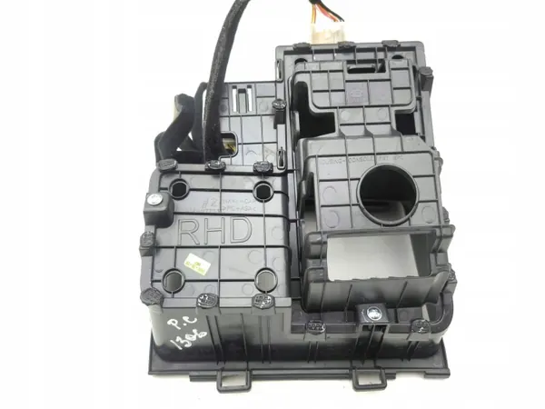 Tomada USB Hyundai Tucson OEM 84632N7703 - Usado image 9