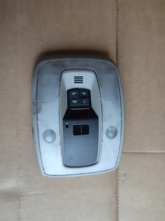 Luz de cabina Volvo V50 OEM 39894981 - Usado image 2