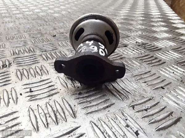 EGR-venttiili Audi A4 B5 1996 1900 TDI 028131501E image 3