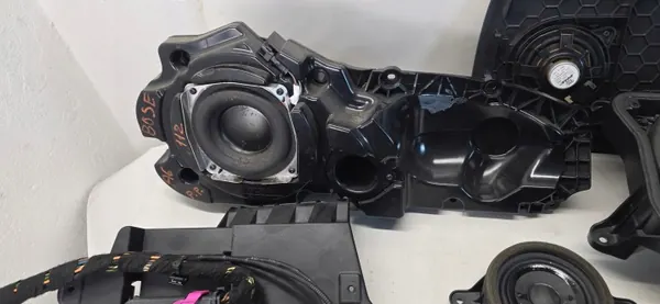 OEM NAGŁOŚNIENIE WZMACNIACZ Bose-kaiuttimet Audi A6 C7 image 6