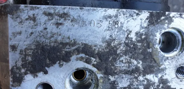 Mercedes S W221 Ophangkleppomp OEM A2213200635 image 6