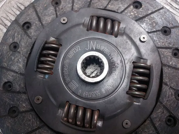 Kytkinlevy + Painelevy Opel Astra G 1.7 CDTI 55351769 image 3