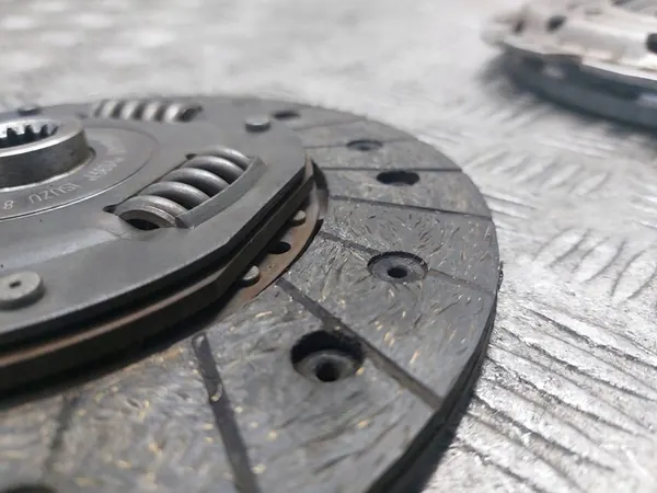 Kytkinlevy + Painelevy Opel Astra G 1.7 CDTI 55351769 image 4