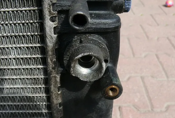 Radiador de agua Audi A8 D2 3.7 V8 230CV 94-98 4D0121251F image 6