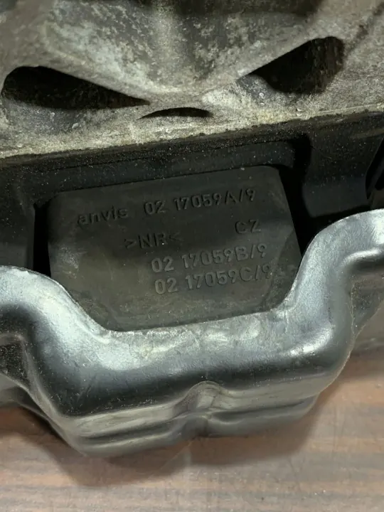 Cupra Formentor vaihteiston tyyny OEM 5Q019955BJ image 8