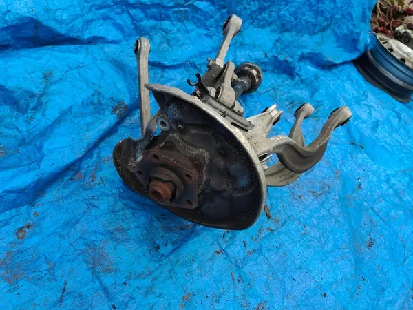 AUDI Q5 80A Snodo di Sospensione Posteriore Sinistro image 4