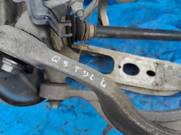 AUDI Q5 80A Snodo di Sospensione Posteriore Sinistro image 6