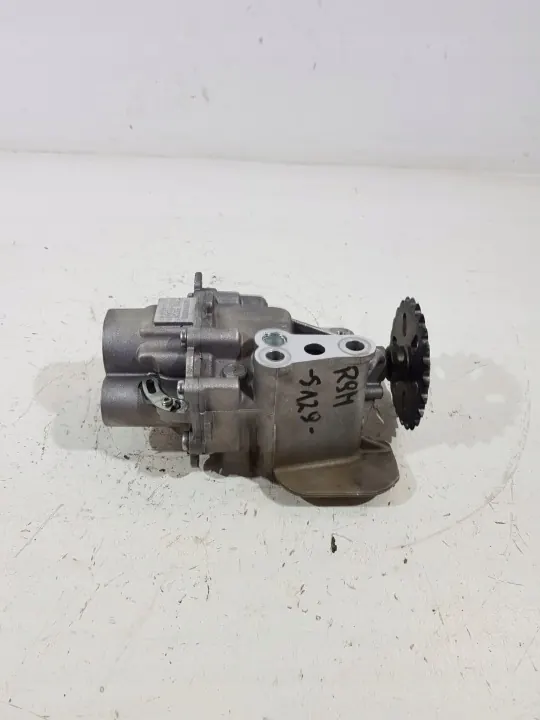 Oliepomp OEM 150009846R voor Mercedes W205 C-Klasse 1.6 DCI image 3