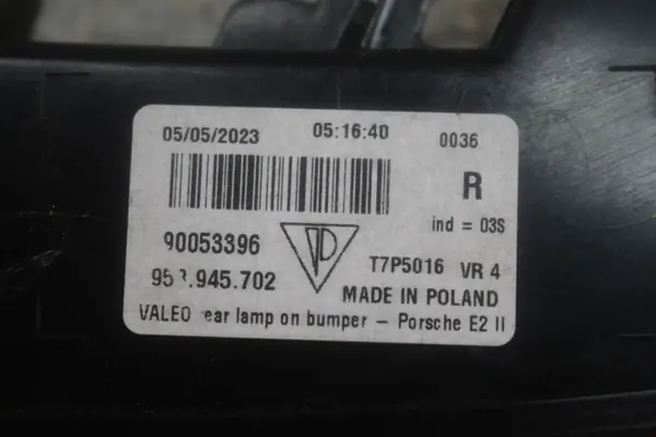 Lámpara parachoques trasera derecha Porsche Macan OEM 95B945702 image 3