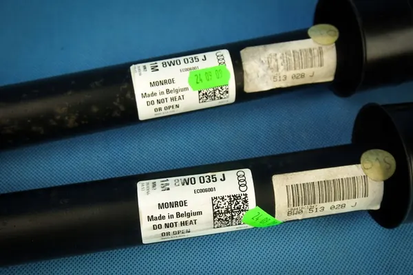 Bakre stötdämpare Audi A4 8W B9 Sedan A5 F5 8W0513035J image 8