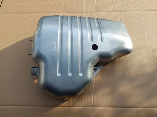 Land Rover Defender L663 AdBlue-tanklock OEM L8B25J236AD image 5