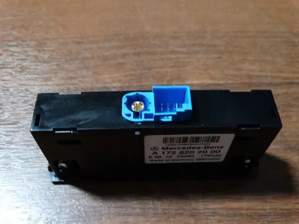 Panel de conexión USB Mercedes image 2