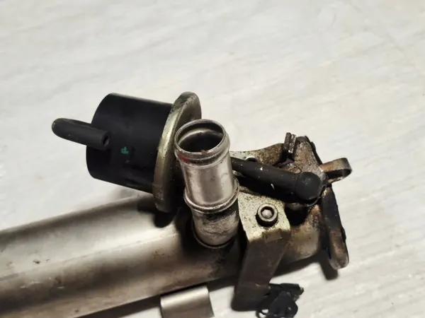 EGR-jäähdytin OEM 03L131512B VW Passat B6 2.0 TDI:lle image 5