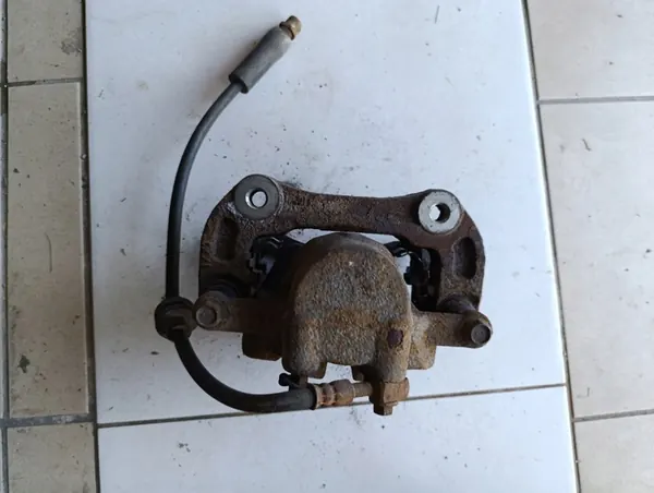 Opel Insignia A Vorderer Linker Bremssattel 13279638 image 2