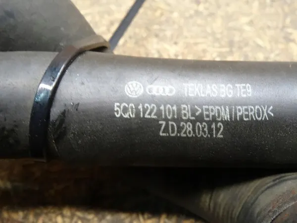 AUDI A3 8V GOLF VII LEON III 1.6 TDI Pumpuputket 5Q0122101BL image 2