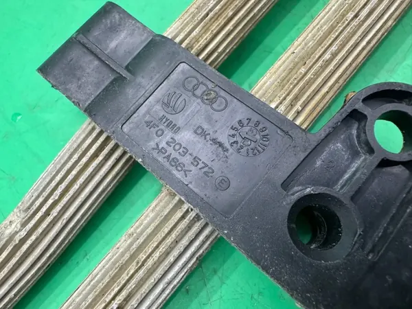 Arrefecedor de combustível OEM 4F0203572E Audi A6 C6 3.0 TDI image 6