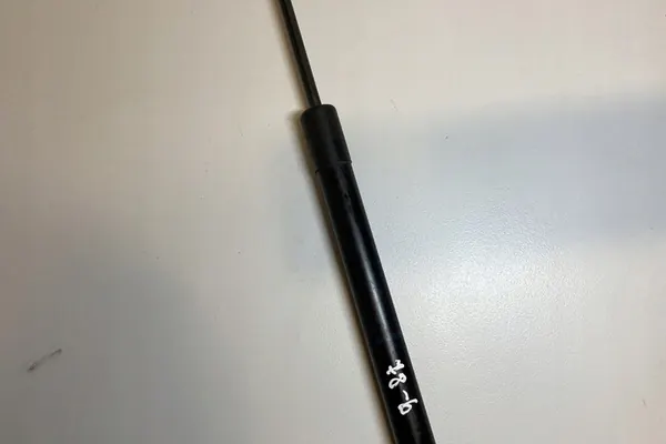 Atuador do porta-malas esquerdo AUDI Q7 4L 4L0827552C image 2