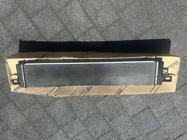 Begagnad Lexus oljekylare OEM G9010-78030 image 2