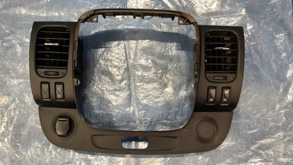 Radio-kehys ritilä OEM 682607479R Renault Trafic III:lle image 2