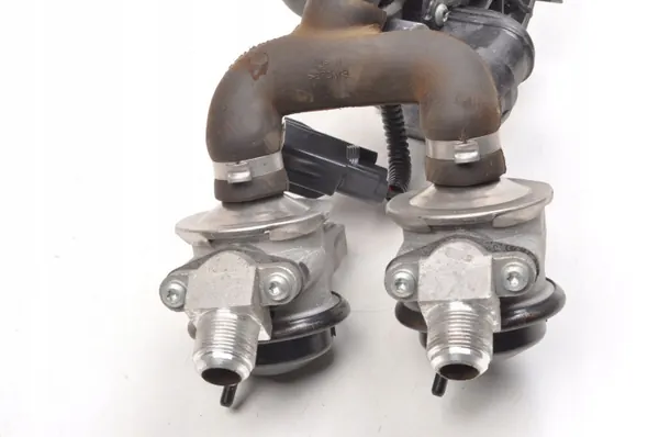 Aston Martin Luftpump OEM 6G33-9F491-AA Begagnad image 3