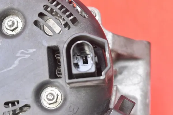 Generaattori BMW X5 F15 3.0i 2013-2018 OEM 7616119-04 image 8