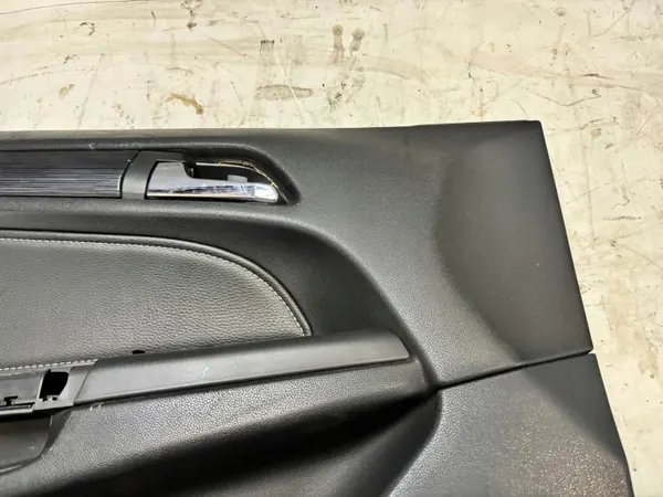Gebruikt Linker Voorportier Bekleding OEM 13221167 Opel Astra H image 5
