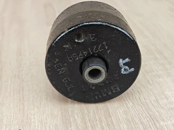 Amortisseur de vibrations de stabilisateur arrière droit BMW 540i image 2