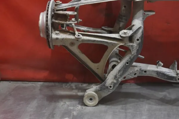 Gebrauchte Hinterachsschwinge OEM 7L0500041 VW Touareg image 4