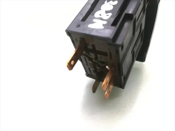 Interruptor de luz de emergência Vauxhall Astra 2002 09131728 image 4