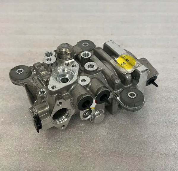 Distribuidor válvulas suspensión trasera Porsche 992 OEM 992511051G image 3